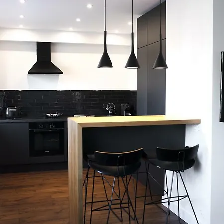 Supeluse-strassel With Gated Parking Parnawa