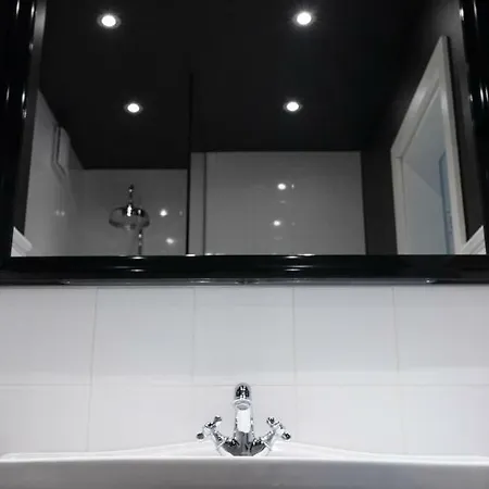 Supeluse-strassel With Gated Parking * Parnawa