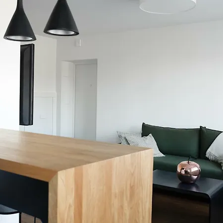 Supeluse-strassel With Gated Parking *