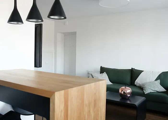 Supeluse-strassel With Gated Parking *